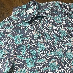 Hurley Men's Floral Hawaiian Skull Button-Up Short Sleeve Medium Shirt